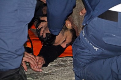 25 Metrelik Falezden Düşen Şahsı Deniz Polisi Kurtardı