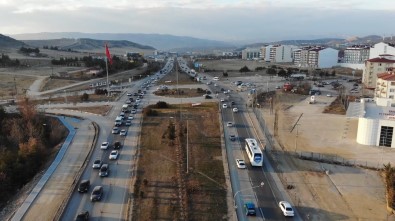 43 İlin Geçiş Noktasında Yıl Başı Öncesi Trafik Yoğunluğu Açıklaması Binlerce Kişi Yollara Akın Etti