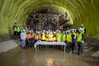 Başkan Soyer Yılın Son Saatlerinde Narlıdere Metrosu'na İndi