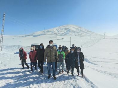 Çaldıran'da Kayak Sezonu Açıldı