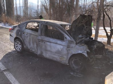 Kars'ta 2 Aracın Kafa Kafaya Çarpışması Sonucu 4 Kişi Yaralandı