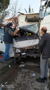 Kırklareli'nde Beton Mikseri İle Kamyonet Çarpıştı Açıklaması 2 Yaralı