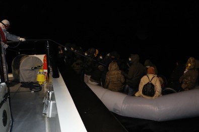Balıkesir Açıklarında 34 Düzensiz Göçmen Kurtarıldı