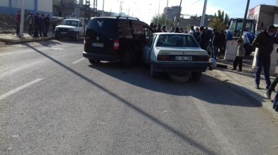 Mardin'de 3 Araç Birbirine Girdi Açıklaması  1 Yaralı
