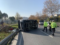 Şişli'de Araçla Çarpışan Kamyonet Çimenlik Alana Devrildi