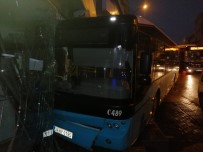 Ümraniye'de Freni Boşalan Özel Halk Otobüsü İş Yerine Girdi