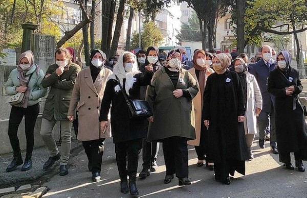 Oya anne kalbine yenildi!