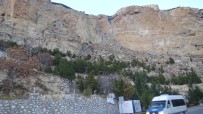 Akdeniz Açıklarındaki 5.2'Lik Deprem Karaman'da Kayaları Yerinden Oynattı