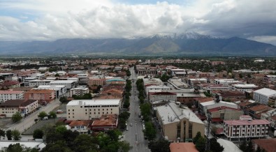 Erzincan'da Cadde Ve Sokaklar Sessizliğe Büründü