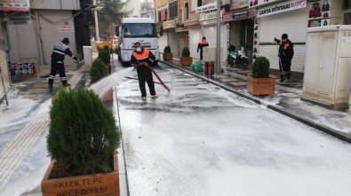 Kızıltepe'de Caddeler Köpüklü Suyla Yıkanıyor