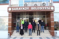 Sarayköy'de Ekipler Sokağa Çıkma Kısıtlamasında Vatandaşların İhtiyaçlarını Karşılıyor Haberi