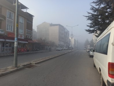 Şuhut'ta Sisli Hava Etkili Oldu