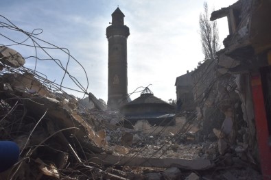 Yıkılan Metruk Bina 510 Yıllık Tarihi Eseri Gün Yüzüne Çıkardı