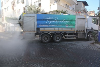 Akdeniz İlçesinde Sokaklar Yasak Süresince Dezenfekte Edildi