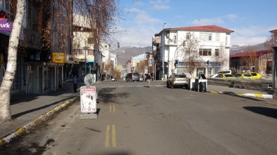 Ardahan'da Cadde Ve Sokaklar Boş Kaldı