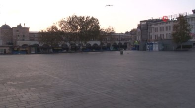 Eminönü Meydanı Kuşlara Kaldı