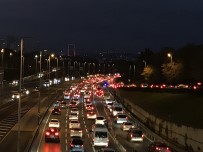 56 Saatlik Kısıtlama Sonrası İstanbul'da Trafik Yoğunluğu Yüzde 40'I Aştı