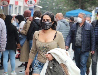 Girişin Sınırlandırıldığı Caddede Tehlikeli Yoğunluk