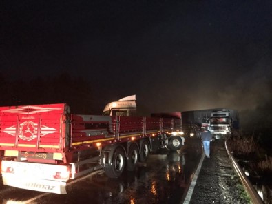 İki Tırın Çarpıştığı Kazada Antalya-Konya Karayolu Trafiğe Kapandı