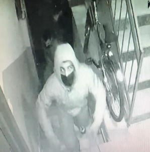 (Özel) İstanbul'da Evi İçeridekiler Uyurken Soyan Maskeli Hırsızlar Kamerada