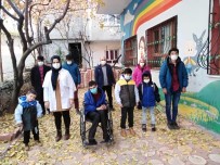 Sason'da Engelli Öğrencilere Bot Ve Mont Yardımı Yapıldı Haberi