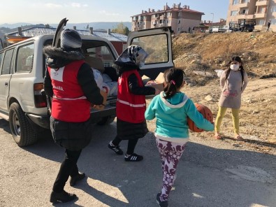 Türk Kızılayı Ekipleri, Karantinada Bulunan İhtiyaç Sahiplerine Gıda Yardımı Yaptı
