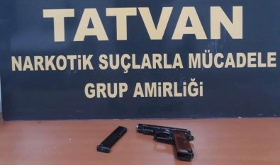 Bitlis'te Ruhsatsız Tabanca Ele Geçirildi