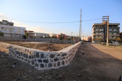 Cizre Belediyesi Sur Mahallesi Şahin Tepe'de Yeni Bir Park İnşa Ediyor