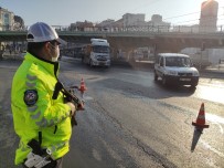 İstanbul'da Hafta Sonu Sokağa Çıkma Kısıtlamalarına Uymayan 4 Bin 736 Kişiye İşlem Yapıldı