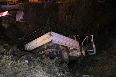 Kamyonet Drenaj Kanalına Düştü Açıklaması 5 Yaralı