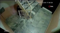 (Özel) Sokağa Çıkma Kısıtlamasında Binadaki Ayakkabıları Çalan Hırsız Kamerada