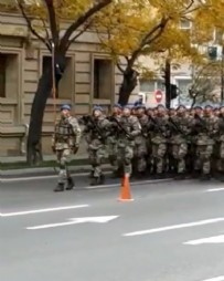 AZERBAYCAN - Türk askerleri Bakü sokaklarını inletti