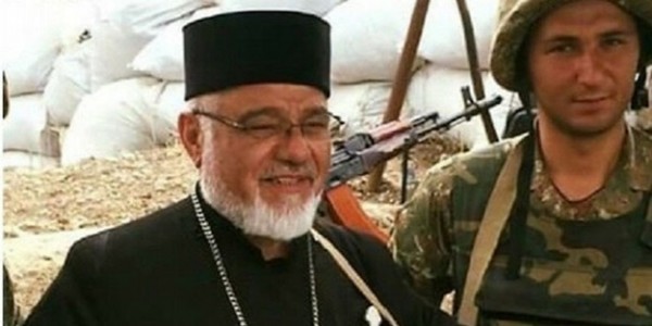 'Karabağ'dan çıkmam' diyen Ermeni papaz bakın nerede görüntülendi!