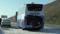 Kuzey Marmara Otoyolunda Feci Kaza Açıklaması Tır İle Otobüs Çarpıştı, 3 Kişi Yaralandı Haberi