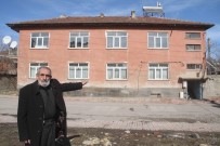 DOĞAL AFET - 75 Yaşındaki Mehmet Dede, Evini Depremzede Aileye Ücretsiz Verdi