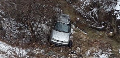 Amasya'da Otomobil Dere Yatağına Yuvarlandı Açıklaması 5 Yaralı