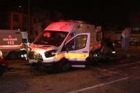 BURAK YILDIRIM - Ambulansın Da Karıştığı Kazada 5 Kişi Yaralandı