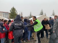 DERNEK BAŞKANI - Gönüllüler, Deprem Bölgesinde Destek Veriyor