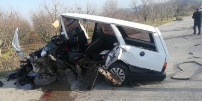 İki Otomobil Kafa Kafaya Çarpıştı Açıklaması 1'İ Ağır 4 Yaralı