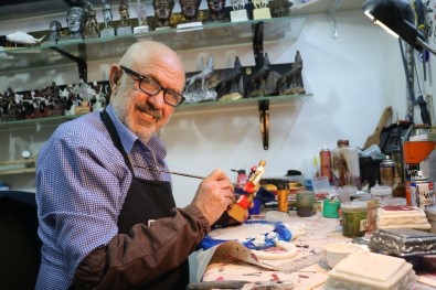 İş Dünyasının Stresini 6 Metrekarelik Hobi Atölyesinde Atıyor