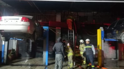 İzmir'de Oto Tamir Atölyesinde Korkutan Yangın