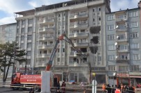 BAKANLIK - Malatya'da Hasarlı Binalar Yıkılıyor