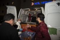 KARAKAYA - Mersin'de Acil Servis Önlerinde 'Çorba-Ekmek' Hizmeti