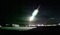 GÖKYÜZÜ - Rusya'da Meteor Roket Şeklinde Düştü