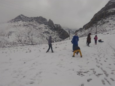 Sason'da Kar Yağışı Nedeniyle 50 Köy Yolu Ulaşıma Kapandı