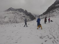 Sason'da Kar Yağışı Nedeniyle 50 Köy Yolu Ulaşıma Kapandı