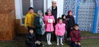 Yarıyıl Tatilinde Camiye Giden Çocuklar Cami İmamı Tarafından Ödüllendirildi