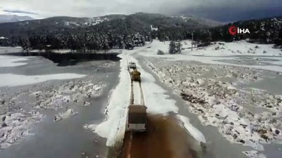 Yem Bırakılan Yaban Hayvanlarının Beslenme Anları Foto Kapana Takıldı