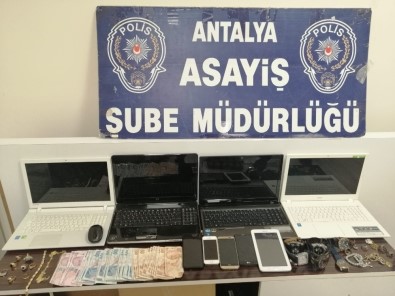 Antalya'da Kapı Göbeklerini Kırıp 11 Evi Soyan Hırsızlar Yakalandı