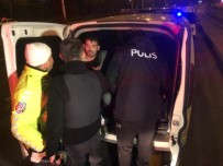 SAĞLIK EKİPLERİ - Başkent'te Polisten Kaçan Alkollü Ve Ehliyetsiz Sürücü Kaza Yaptı Açıklaması 1 Yaralı